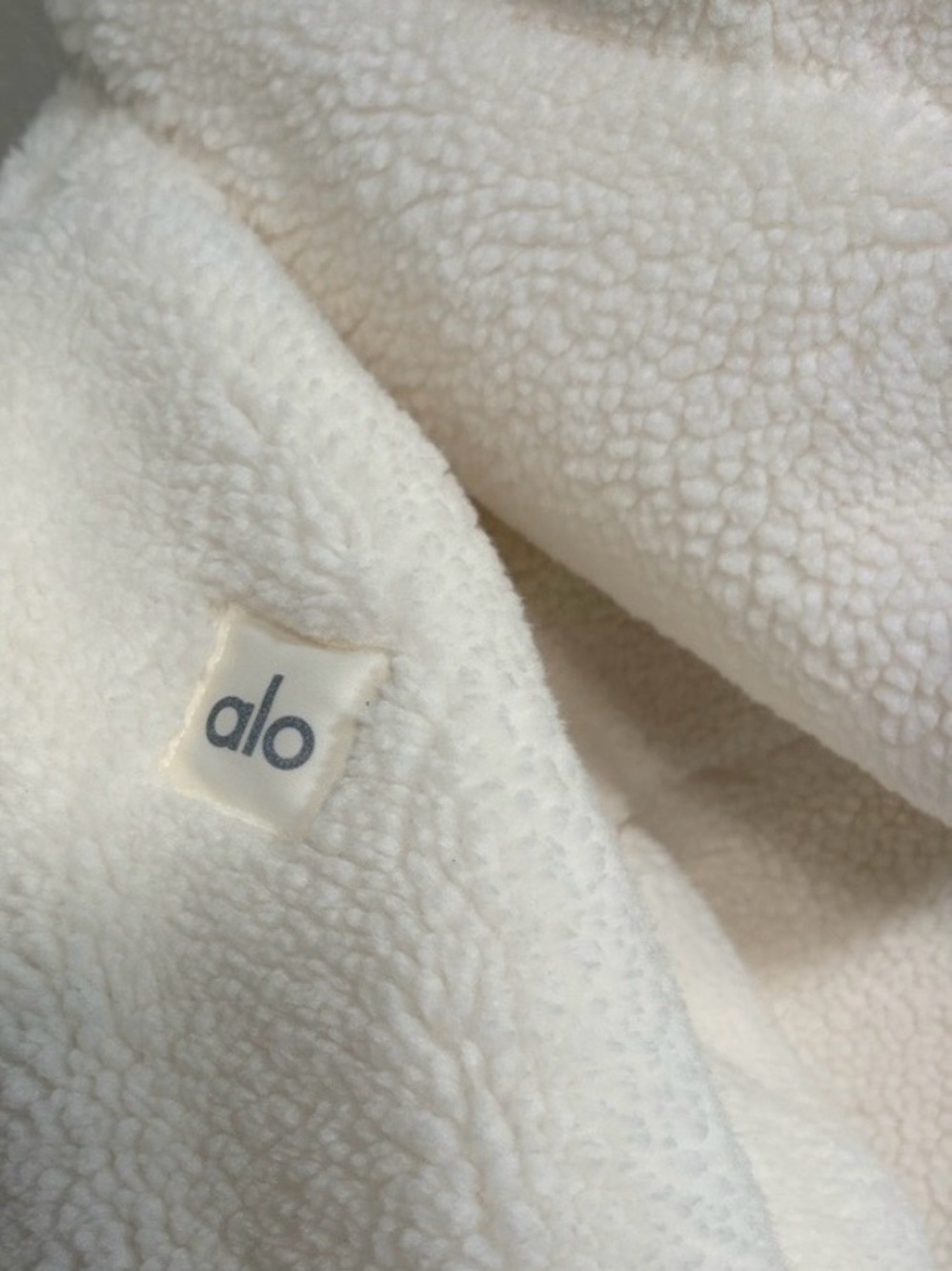 ALO Yoga Cream Foxy Sherpa Cropped Hoodie Jacket Size L - Picture 9 of 11